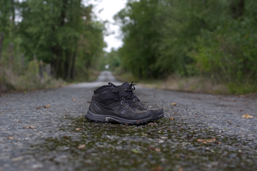 Outdoor topánky Salomon na ceste v prírode